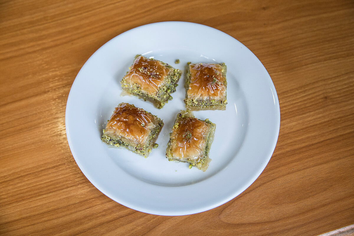 SÜSSGEBÄCK UND DESSERT